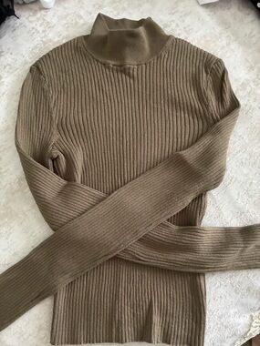 House of Harlow 1960 Olive Taupe Ribbed Knit Top